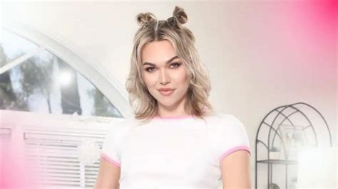 emma rose gif|Emma Rose: Wiki, Bio, Age, Height, Family, Relationship, Net Worth